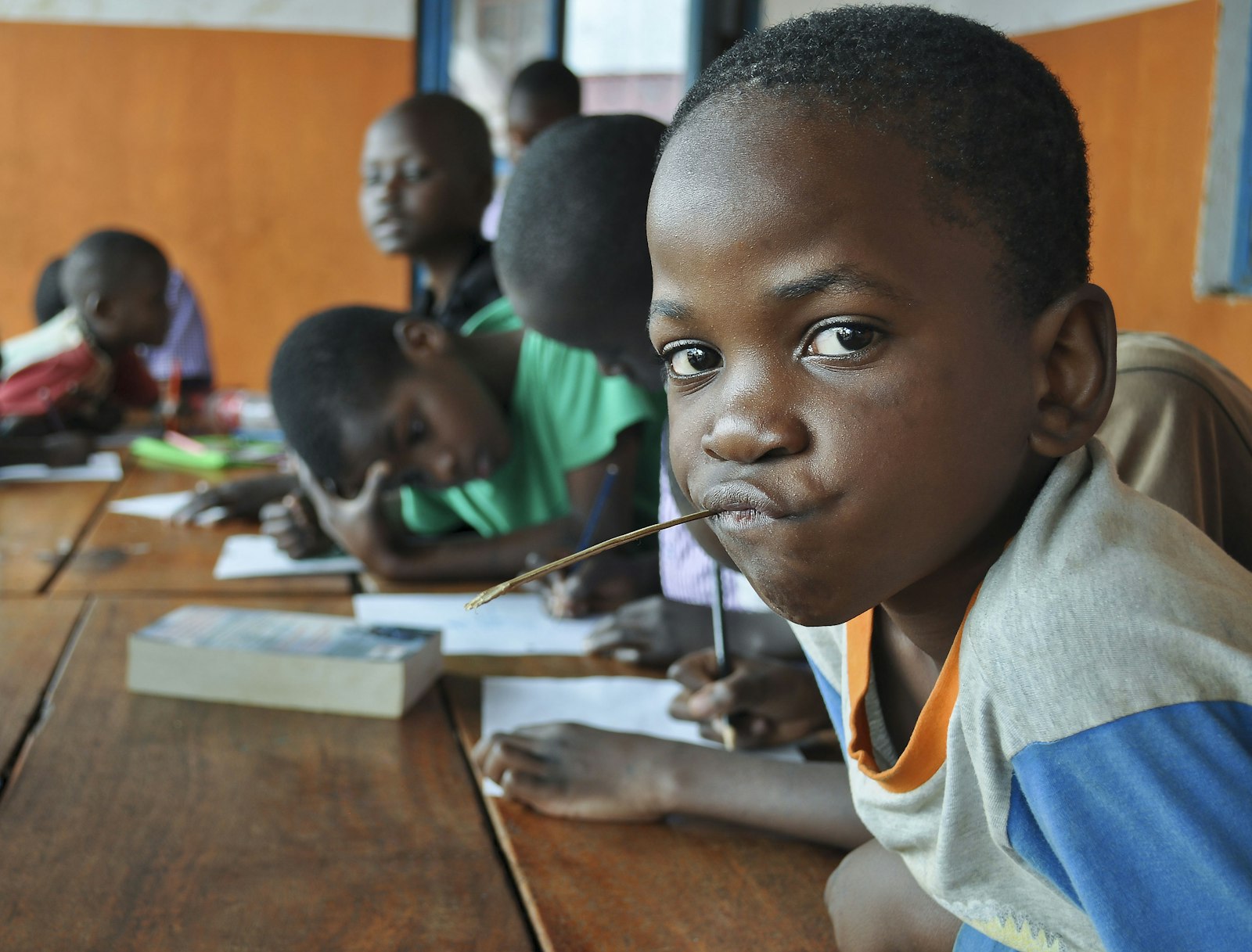 Young children sitting together at a table (illustrative photo)